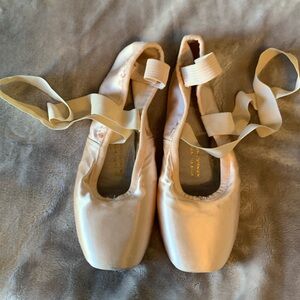 Bloch sonata pointe shoes